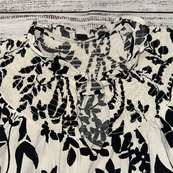 Ann Taylor‎ Ivory and Black Patterned Blouse Sz. M - Picture 9 of 10